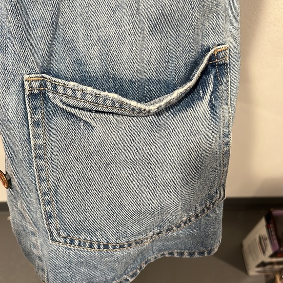 Old navy distressed jean jacket - Picture 4 of 5